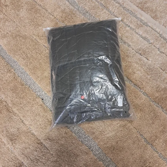 Women's Quilted Hooded Jacket - Olive Green - Picture 3 of 3